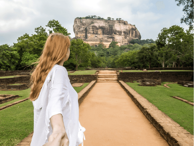 Anuradhapura and Polonnaruwa heritage — tea estate bungalow in Sri Lankan hills